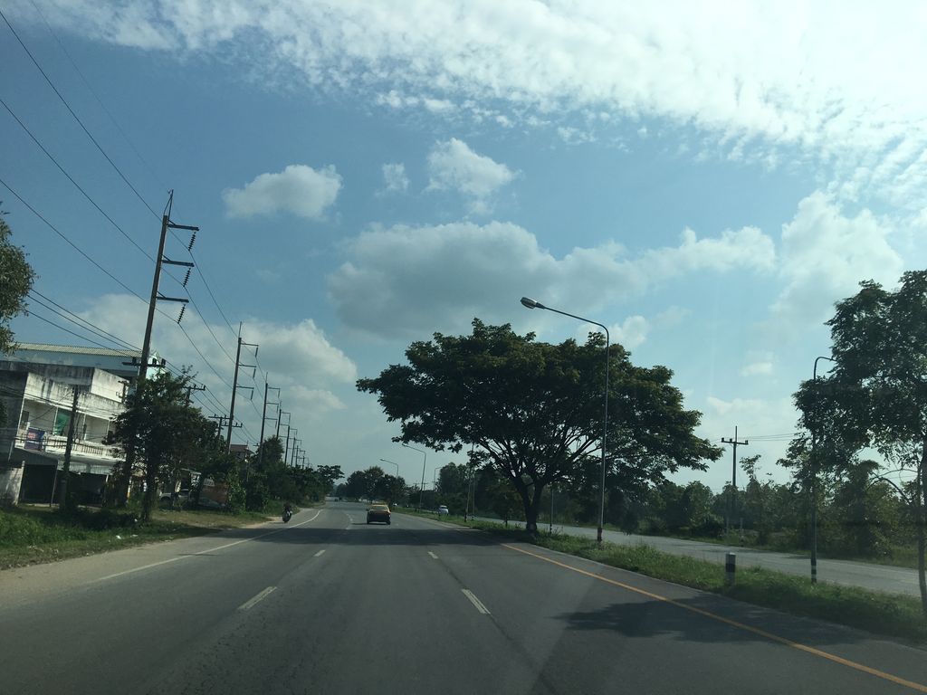 ภาพถนนตรงที่ จ.เจริญเภสัช ตั้งอยู่ ถ่ายโดย wapriz พ.ศ. 2561 (2018) · A street-level view of where จ.เจริญเภสัช · Cha.Charoen Phesat stands, by wapriz in 2561 (2018)