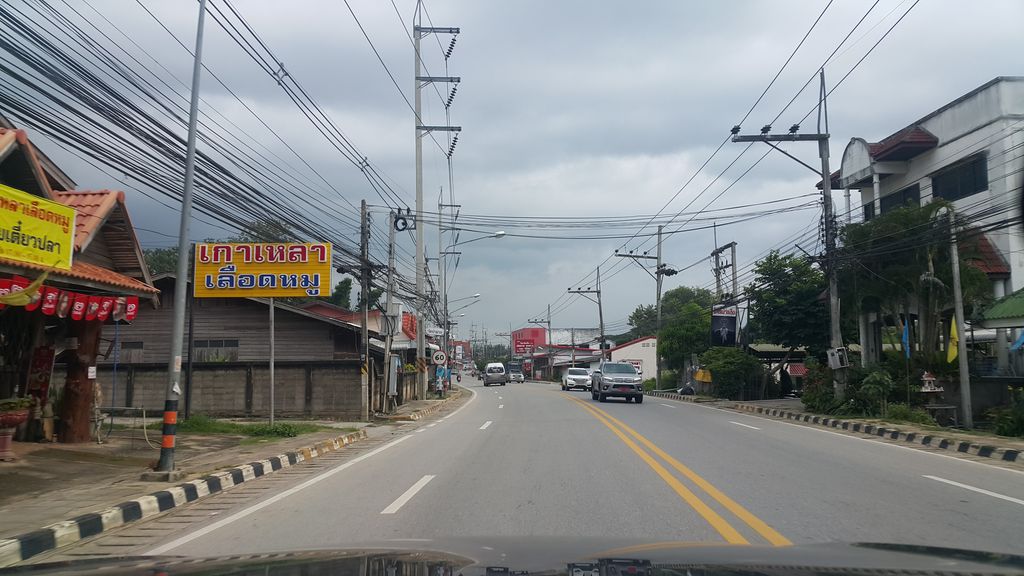 ภาพถนนตรงที่ ขนมปังปอนด์รีวิว ตั้งอยู่ ถ่ายโดย jrcarlsen พ.ศ. 2559 (2016) · A street-level view of where ขนมปังปอนด์รีวิว · Khanompangpon Riwio stands, by jrcarlsen in 2559 (2016)