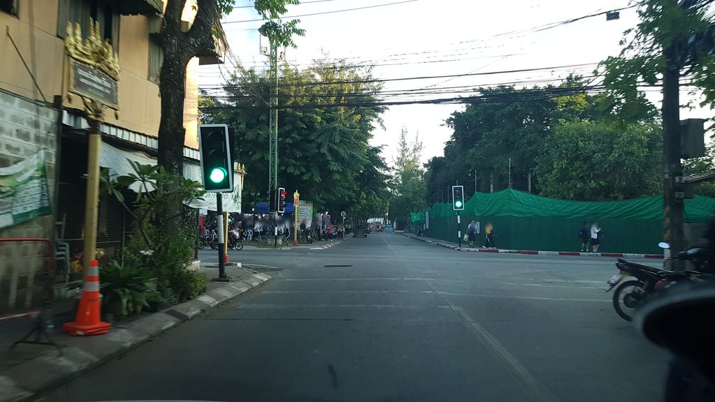 ภาพถนนตรงที่ ร้านวัฒนชัย ถ่ายเอกสาร (แยกสวนตุง) เมืองเชียงราย ตั้งอยู่ ถ่ายโดย igorzo พ.ศ. 2562 (2019) · A street-level view of where ร้านวัฒนชัย ถ่ายเอกสาร (แยกสวนตุง) เมืองเชียงราย · Ran Watna Chai Thaieksan (yaeksuantung) Mueang Chiang Rai stands, by igorzo in 2562 (2019)