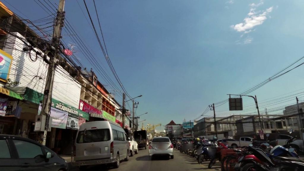 ภาพถนนตรงที่ ธนพิริยะ ตั้งอยู่ ถ่ายโดย toffy พ.ศ. 2561 (2018) · A street-level view of where ธนพิริยะ · Thonphiriya stands, by toffy in 2561 (2018)