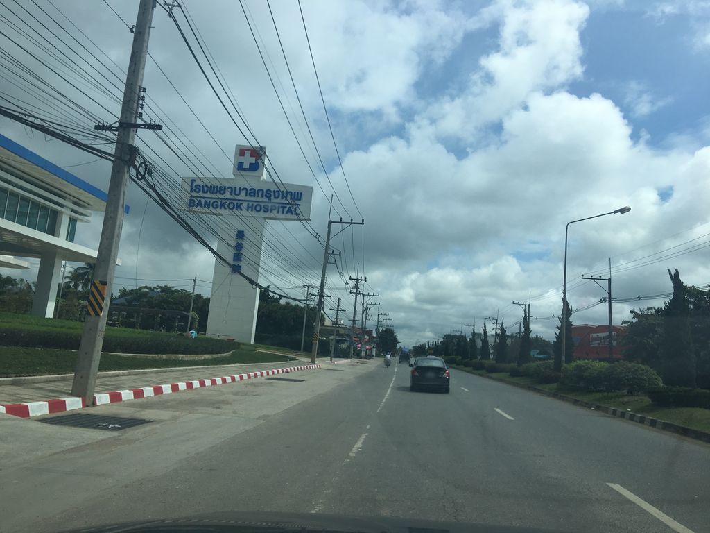 ภาพถนนตรงที่ ศิราพิมพ์เภสัช ตั้งอยู่ ถ่ายโดย wapriz พ.ศ. 2561 (2018) · A street-level view of where ศิราพิมพ์เภสัช · Sira Phim Phesat stands, by wapriz in 2561 (2018)