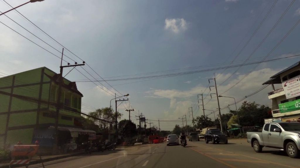 ภาพถนนตรงที่ ร้านแม็ค คอมพิวเตอร์ ตั้งอยู่ ถ่ายโดย toffy พ.ศ. 2561 (2018) · A street-level view of where ร้านแม็ค คอมพิวเตอร์ · Ran Maek Computer stands, by toffy in 2561 (2018)