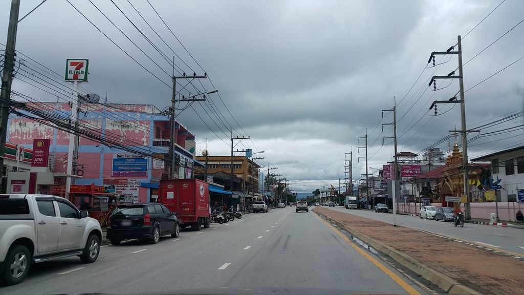 ภาพถนนตรงที่ พีอาร์. 2 โฟโต้ดิจิตอล ตั้งอยู่ ถ่ายโดย jrcarlsen พ.ศ. 2559 (2016) · A street-level view of where พีอาร์. 2 โฟโต้ดิจิตอล · Phia. 2 Photo Digital stands, by jrcarlsen in 2559 (2016)