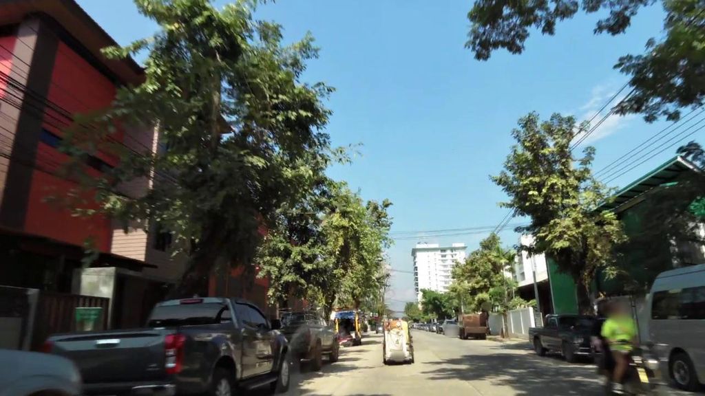 ภาพถนนตรงที่ โกว-ฌา นครเชียงราย ตั้งอยู่ ถ่ายโดย toffy พ.ศ. 2561 (2018) · A street-level view of where โกว-ฌา นครเชียงราย · Kwo-cha Nakhon Chiang Rai stands, by toffy in 2561 (2018)