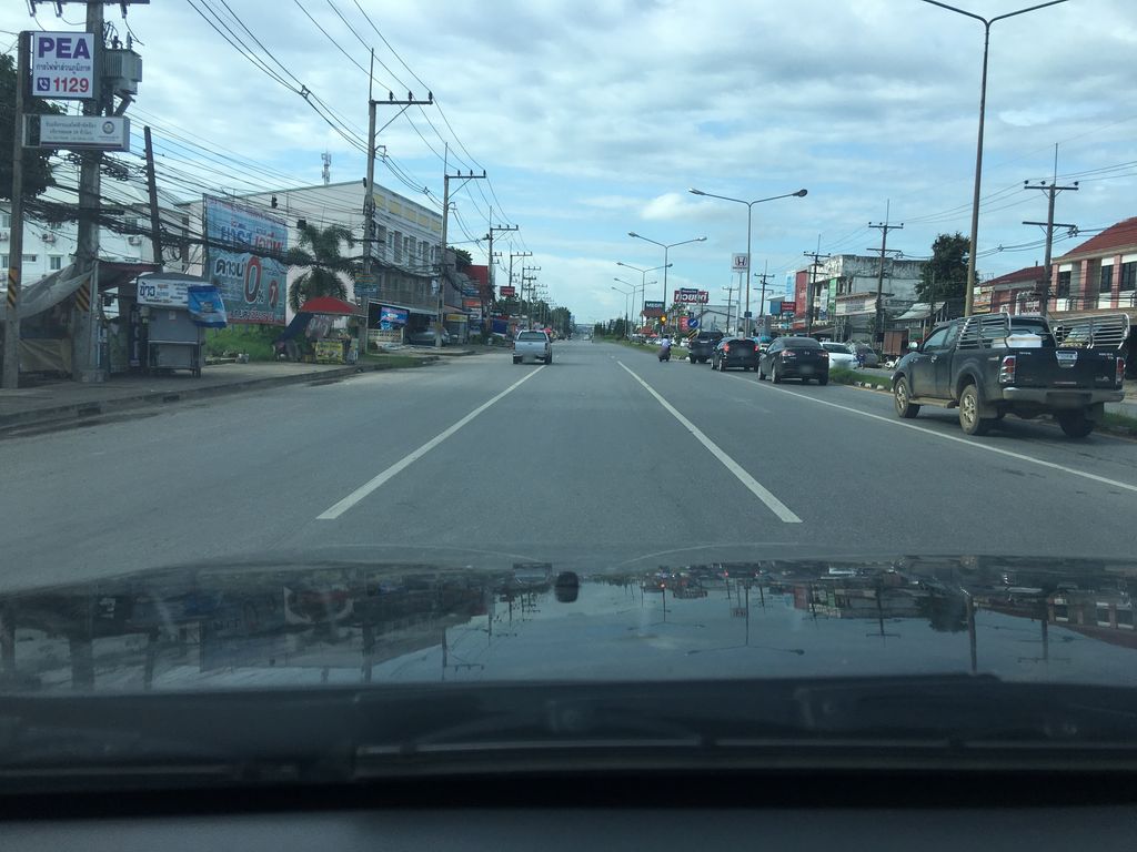 ภาพถนนตรงที่ หอพักไชยมงคล 1 บ้านดู่ ตั้งอยู่ ถ่ายโดย wapriz พ.ศ. 2561 (2018) · A street-level view of where หอพักไชยมงคล 1 บ้านดู่ · Chaimongkhon 1 Ban Du Dormitory stands, by wapriz in 2561 (2018)