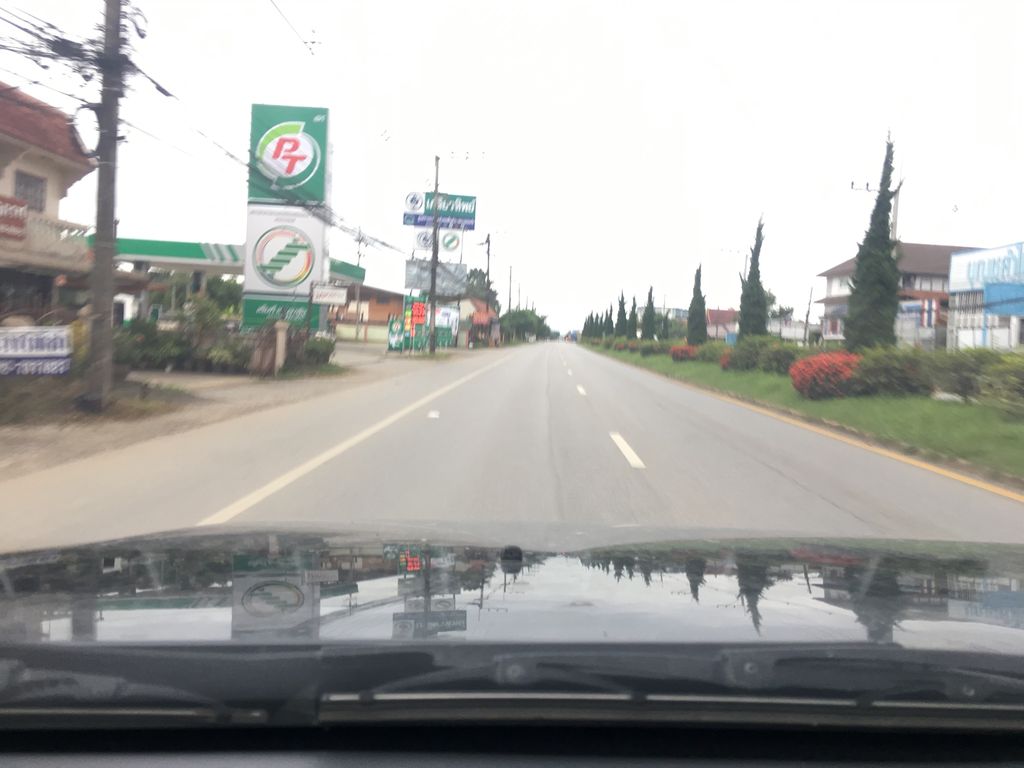ภาพถนนตรงที่ สุรัสวดีนางแล ม่านสวย ตั้งอยู่ ถ่ายโดย wapriz พ.ศ. 2561 (2018) · A street-level view of where สุรัสวดีนางแล ม่านสวย · Su Rat Wadi Nanglae Mansuai stands, by wapriz in 2561 (2018)
