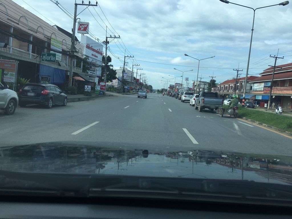ภาพถนนตรงที่ The DORM Chiangrai ตั้งอยู่ ถ่ายโดย wapriz พ.ศ. 2561 (2018) · A street-level view of where The DORM Chiangrai stands, by wapriz in 2561 (2018)