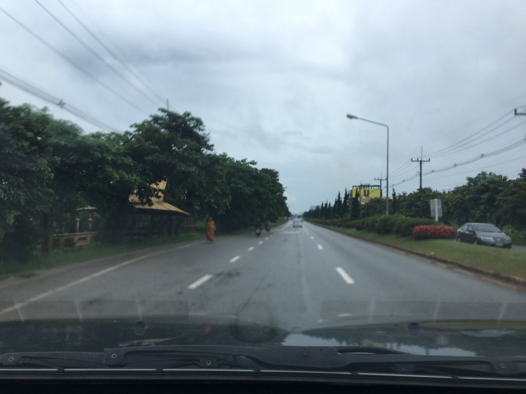 ภาพถนนตรงที่ สหรส เกาเหลาเลือดหมู ตั้งอยู่ ถ่ายโดย wapriz พ.ศ. 2561 (2018) · A street-level view of where สหรส เกาเหลาเลือดหมู · Sarot Kaolao Lueatmu stands, by wapriz in 2561 (2018)