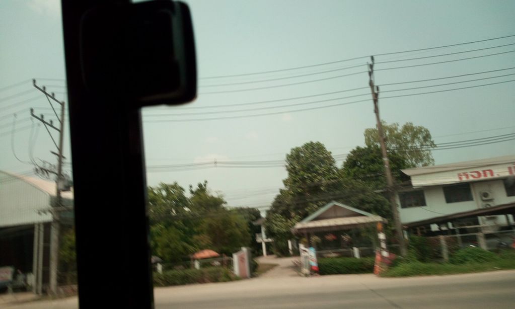 ภาพถนนตรงที่ ต้นมิวสิคคลาส-ท่าสาย ตั้งอยู่ ถ่ายโดย ozflor พ.ศ. 2562 (2019) · A street-level view of where ต้นมิวสิคคลาส-ท่าสาย · Ton Music Khlat-tha Sai stands, by ozflor in 2562 (2019)