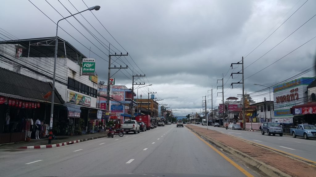 ภาพถนนตรงที่ บมจ.ไทยประกันชีวิต สาขาเทิง ตั้งอยู่ ถ่ายโดย jrcarlsen พ.ศ. 2559 (2016) · A street-level view of where บมจ.ไทยประกันชีวิต สาขาเทิง · Bamot.thai Prakanchiwit Sakha Thoeng stands, by jrcarlsen in 2559 (2016)