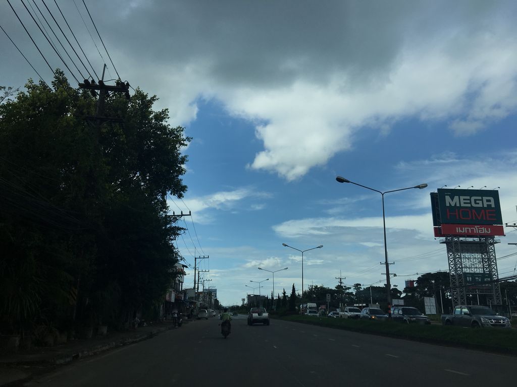 ภาพถนนตรงที่ Airway แอร์ด่วนเชียงราย ตั้งอยู่ ถ่ายโดย wapriz พ.ศ. 2561 (2018) · A street-level view of where Airway แอร์ด่วนเชียงราย stands, by wapriz in 2561 (2018)