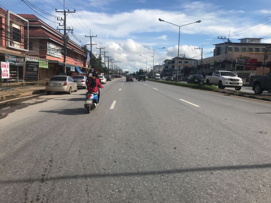 ภาพถนนตรงที่ ร้านส้มตำโกใหญ่ ตั้งอยู่ ถ่ายโดย wiwattantib พ.ศ. 2561 (2018) · A street-level view of where ร้านส้มตำโกใหญ่ · Ran Som Tam Koyai stands, by wiwattantib in 2561 (2018)