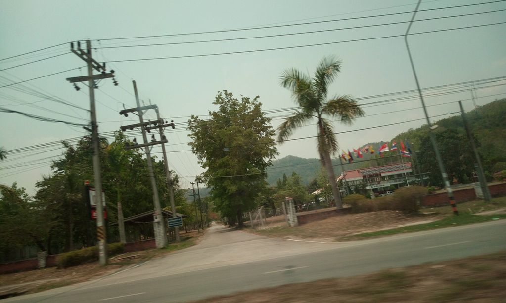 ภาพถนนตรงที่ สำนักงานทนายความ WDS Group&Associate Law Office เทิง ตั้งอยู่ ถ่ายโดย ozflor พ.ศ. 2562 (2019) · A street-level view of where สำนักงานทนายความ WDS Group&Associate Law Office เทิง stands, by ozflor in 2562 (2019)