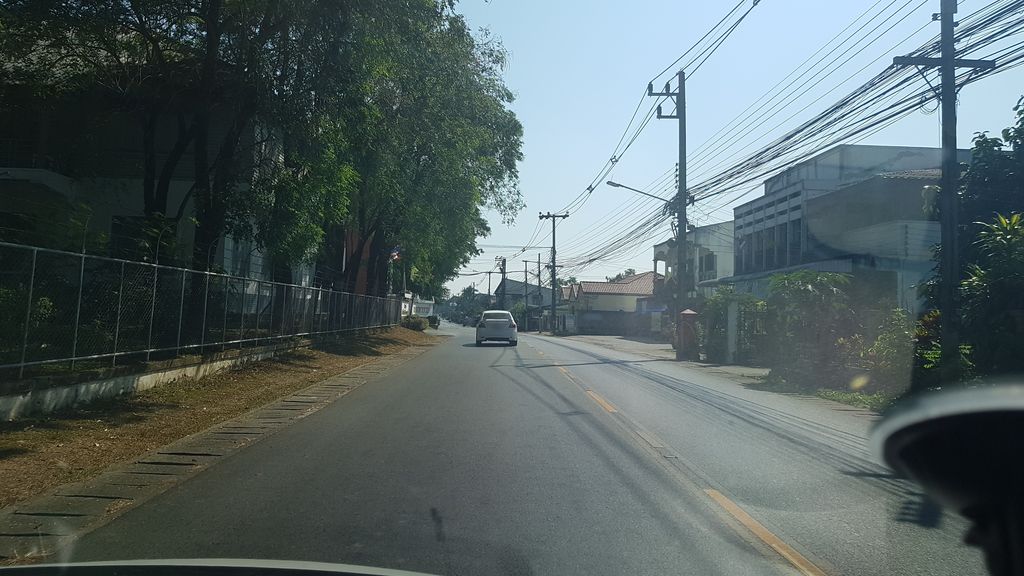 ภาพถนนตรงที่ หมาล่าตาเลิศ ตั้งอยู่ ถ่ายโดย igorzo พ.ศ. 2562 (2019) · A street-level view of where หมาล่าตาเลิศ · Malataloet stands, by igorzo in 2562 (2019)