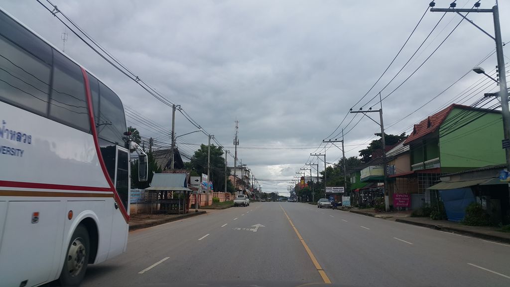 ภาพถนนตรงที่ 19 Nineteen Cafe ตั้งอยู่ ถ่ายโดย jrcarlsen พ.ศ. 2559 (2016) · A street-level view of where 19 Nineteen Cafe stands, by jrcarlsen in 2559 (2016)