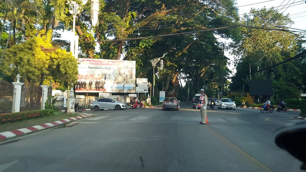 ภาพถนนตรงที่ LIFThailand ตั้งอยู่ ถ่ายโดย igorzo พ.ศ. 2562 (2019) · A street-level view of where LIFThailand stands, by igorzo in 2562 (2019)