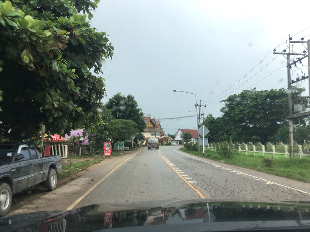ภาพถนนตรงที่ หนึ่งอาหารทะเลสด ตั้งอยู่ ถ่ายโดย wapriz พ.ศ. 2561 (2018) · A street-level view of where หนึ่งอาหารทะเลสด · Nueng Ahanthaletda stands, by wapriz in 2561 (2018)