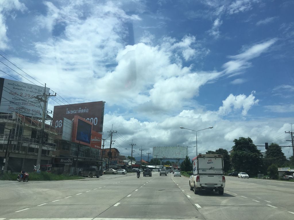 ภาพถนนตรงที่ โซว์คลินิกเชียงราย Soclinic ตั้งอยู่ ถ่ายโดย wapriz พ.ศ. 2561 (2018) · A street-level view of where โซว์คลินิกเชียงราย Soclinic stands, by wapriz in 2561 (2018)