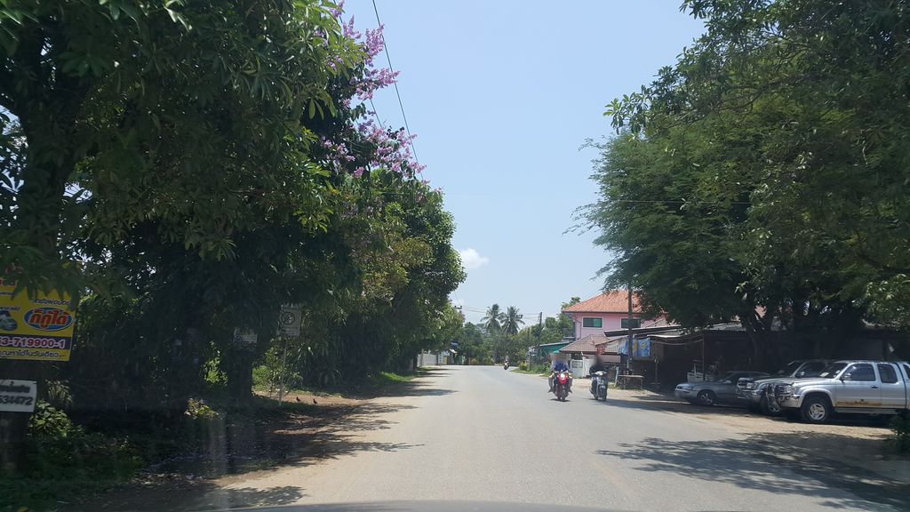 ภาพถนนตรงที่ เซเว่นตลาดแม่ยยาว ตั้งอยู่ ถ่ายโดย jrcarlsen พ.ศ. 2560 (2017) · A street-level view of where เซเว่นตลาดแม่ยยาว · Seven Talat Maei Yao stands, by jrcarlsen in 2560 (2017)