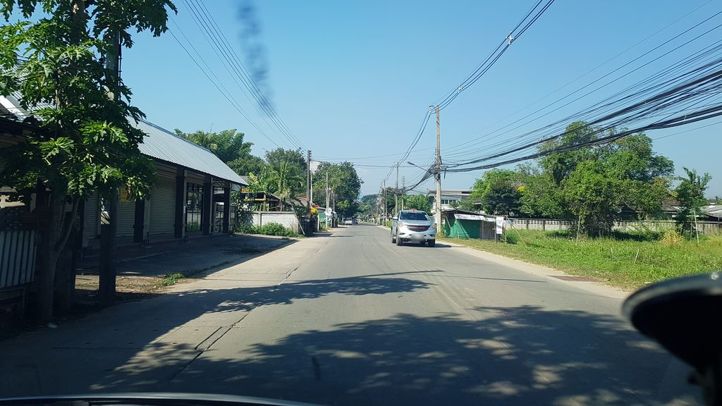 ภาพถนนตรงที่ อู่ ธวัชชัย เคาะ พ่นสี ตั้งอยู่ ถ่ายโดย igorzo พ.ศ. 2562 (2019) · A street-level view of where อู่ ธวัชชัย เคาะ พ่นสี · U Thawatchai Kho Phonsi stands, by igorzo in 2562 (2019)