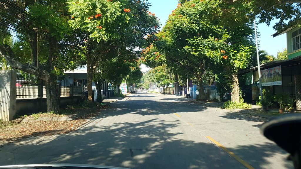 ภาพถนนตรงที่ ฮ่องลี่ คาร์แคร์ ตั้งอยู่ ถ่ายโดย igorzo พ.ศ. 2562 (2019) · A street-level view of where ฮ่องลี่ คาร์แคร์ · Hongli Car Care stands, by igorzo in 2562 (2019)