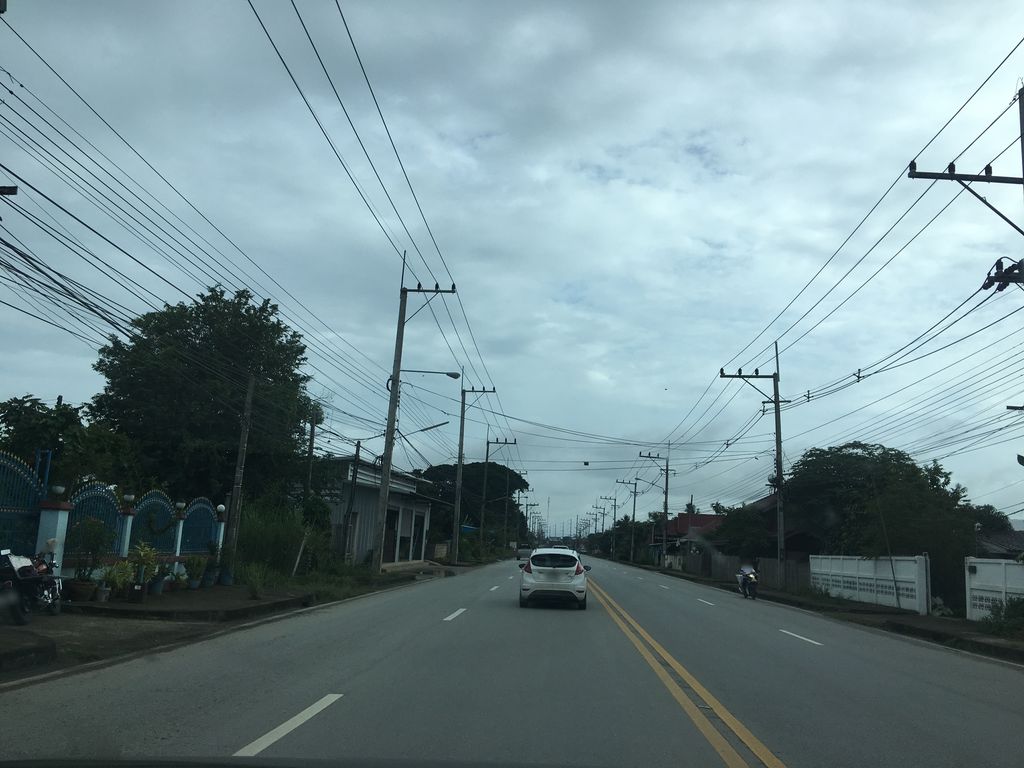 ภาพถนนตรงที่ ธวัชชัยการเกษตร ตั้งอยู่ ถ่ายโดย wapriz พ.ศ. 2561 (2018) · A street-level view of where ธวัชชัยการเกษตร · Thawatchai Kan Kaset stands, by wapriz in 2561 (2018)