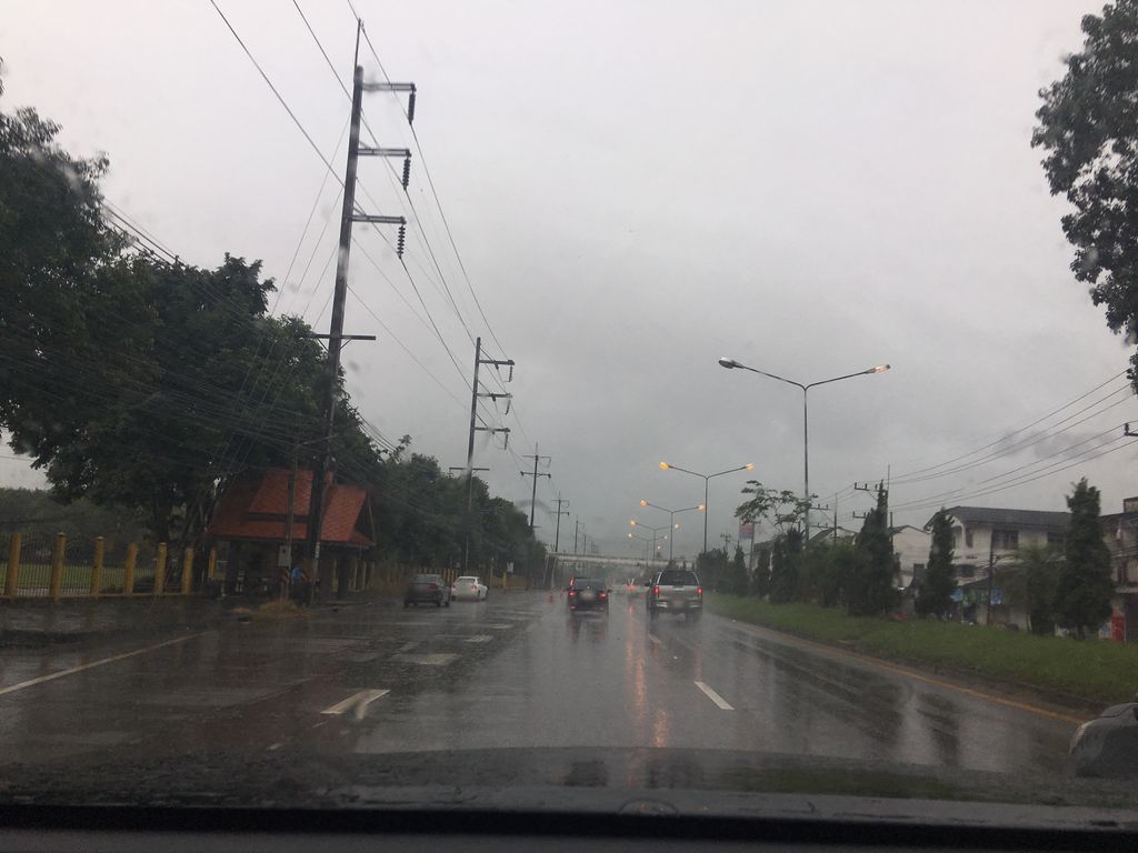 ภาพถนนตรงที่ 89 Terminal Maechan ตั้งอยู่ ถ่ายโดย wapriz พ.ศ. 2561 (2018) · A street-level view of where 89 Terminal Maechan stands, by wapriz in 2561 (2018)
