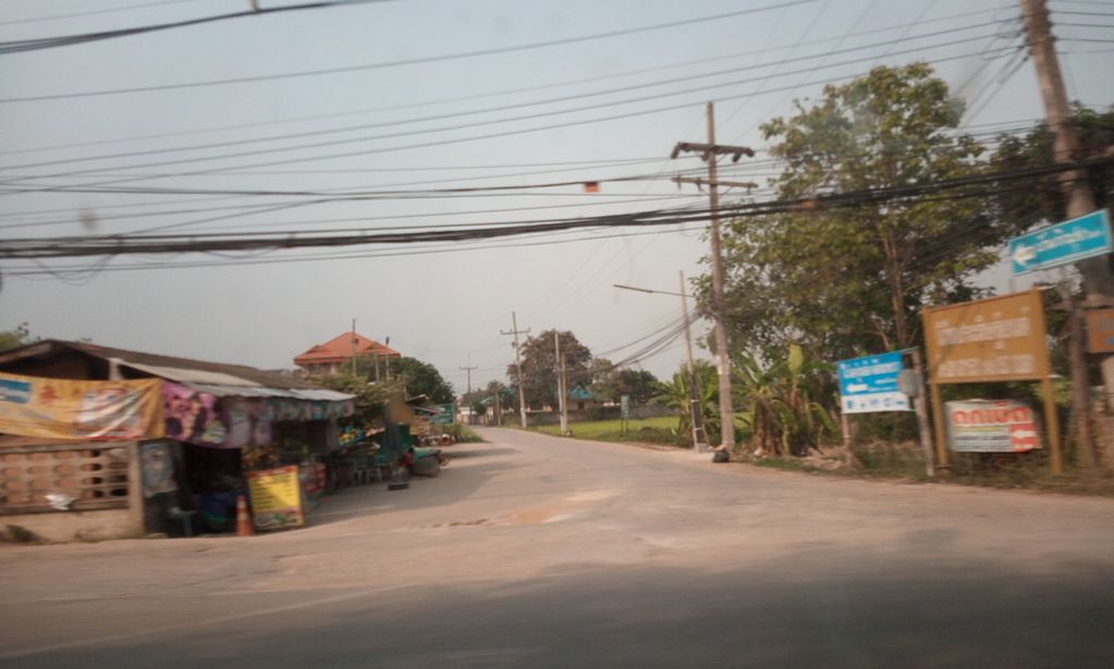 ภาพถนนตรงที่ ร้านซ๊ะป๊ะซาวด์เชียงราย ตั้งอยู่ ถ่ายโดย ozflor พ.ศ. 2562 (2019) · A street-level view of where ร้านซ๊ะป๊ะซาวด์เชียงราย · Ran Sapa Sound Chiang Rai stands, by ozflor in 2562 (2019)