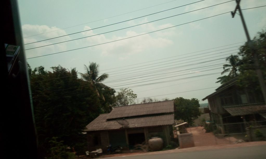 ภาพถนนตรงที่ อู่ชัยชนะยนต์ ตั้งอยู่ ถ่ายโดย ozflor พ.ศ. 2562 (2019) · A street-level view of where อู่ชัยชนะยนต์ · U Chai Chana Yon stands, by ozflor in 2562 (2019)