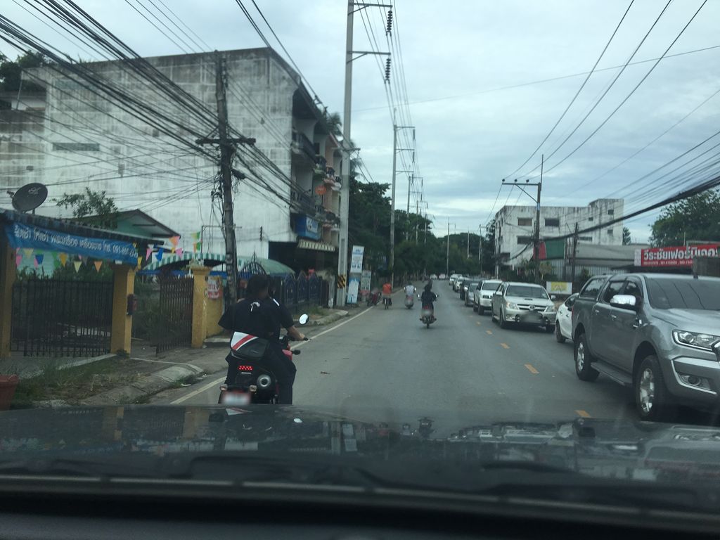 ภาพถนนตรงที่ พูนสินแบตเตอรี่ เชียงราย ตั้งอยู่ ถ่ายโดย wapriz พ.ศ. 2561 (2018) · A street-level view of where พูนสินแบตเตอรี่ เชียงราย · Phunsin Battery Chiang Rai stands, by wapriz in 2561 (2018)