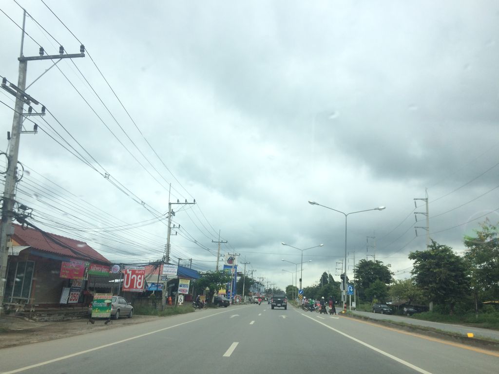 ภาพถนนตรงที่ ต้นหมูสด ตั้งอยู่ ถ่ายโดย prasert พ.ศ. 2559 (2016) · A street-level view of where ต้นหมูสด · Ton Mutda stands, by prasert in 2559 (2016)