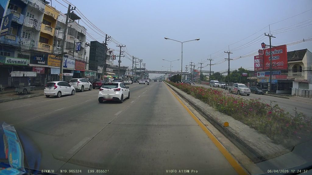 ภาพถนนตรงที่ Greenbus Bandu-กรีนบัสสาขาบ้านดู่ ตั้งอยู่ ถ่ายโดย ThailandCambodia พ.ศ. 2569 (2026) · A street-level view of where Greenbus Bandu-กรีนบัสสาขาบ้านดู่ stands, by ThailandCambodia in 2569 (2026)