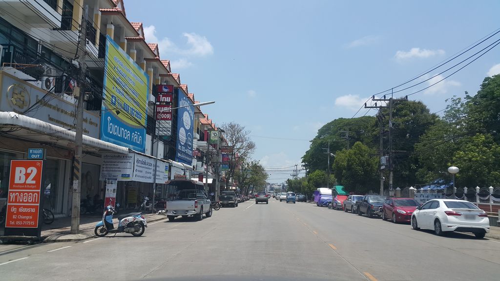 ภาพถนนตรงที่ สามัคคีสัตวแพทย์ ตั้งอยู่ ถ่ายโดย jrcarlsen พ.ศ. 2560 (2017) · A street-level view of where สามัคคีสัตวแพทย์ · Samakkhi Satwaphaet stands, by jrcarlsen in 2560 (2017)