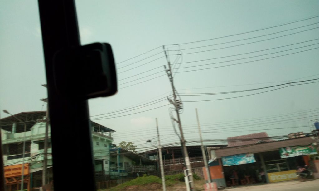 ภาพถนนตรงที่ แสงเดือนข้าวราดแกง ตั้งอยู่ ถ่ายโดย ozflor พ.ศ. 2562 (2019) · A street-level view of where แสงเดือนข้าวราดแกง · Saeng Duean Khaoratkaeng stands, by ozflor in 2562 (2019)