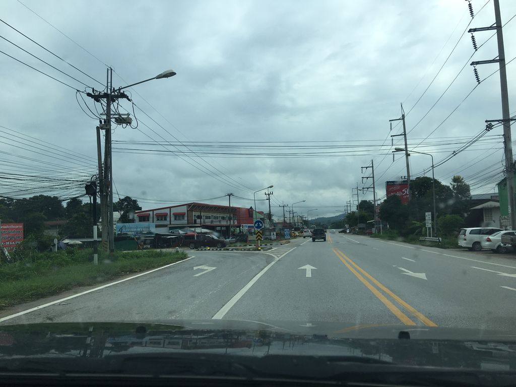 ภาพถนนตรงที่ Mungmee ตั้งอยู่ ถ่ายโดย wapriz พ.ศ. 2561 (2018) · A street-level view of where Mungmee stands, by wapriz in 2561 (2018)