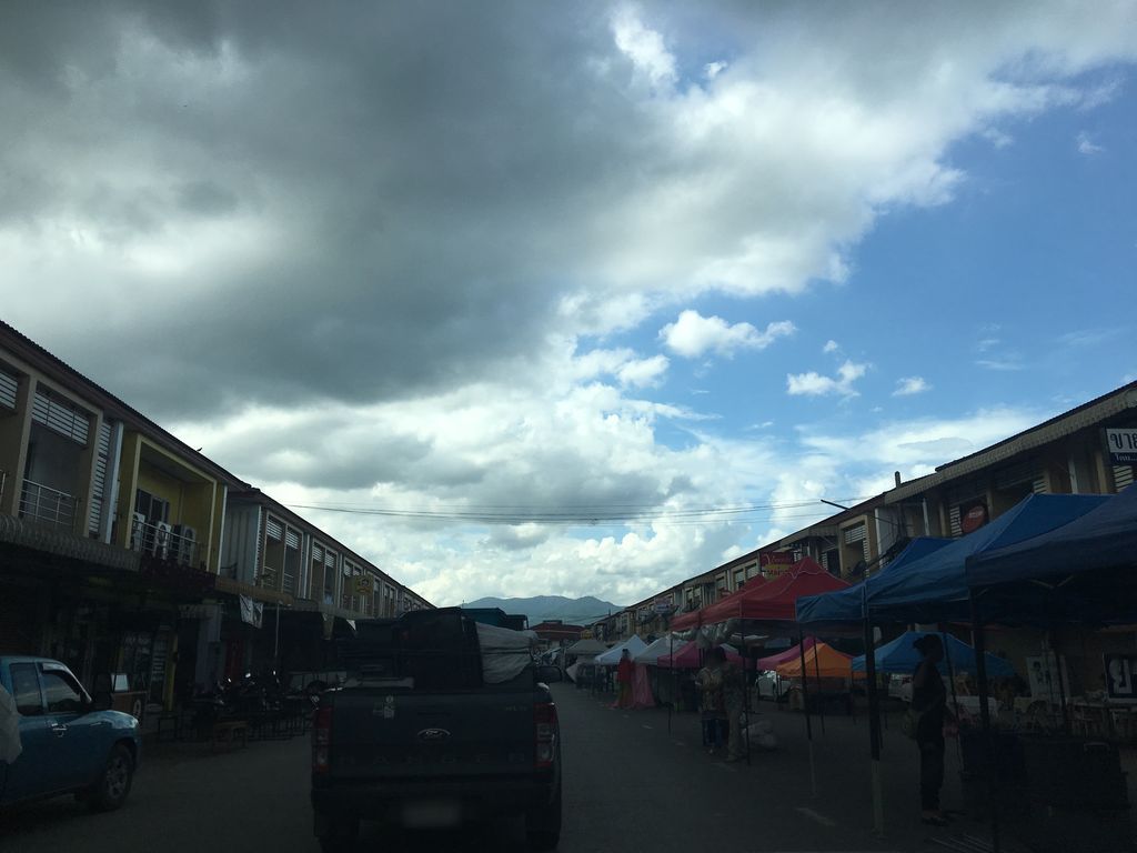 ภาพถนนตรงที่ หม่าล่าดราก้อน ตั้งอยู่ ถ่ายโดย wapriz พ.ศ. 2561 (2018) · A street-level view of where หม่าล่าดราก้อน · Mala Dra Kon stands, by wapriz in 2561 (2018)