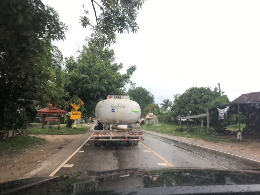 ภาพถนนตรงที่ เพียร แดงฟู ตั้งอยู่ ถ่ายโดย wapriz พ.ศ. 2561 (2018) · A street-level view of where เพียร แดงฟู · Phian Daengfu stands, by wapriz in 2561 (2018)