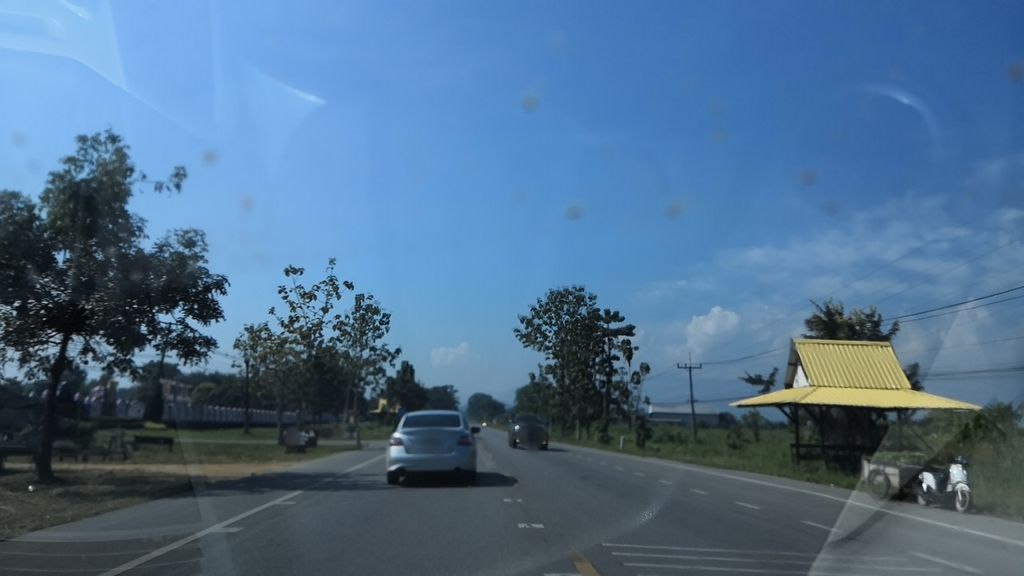 ภาพถนนตรงที่ สวนแก้ว รีสอร์ท Suan Keaw Resort ตั้งอยู่ ถ่ายโดย charlesano พ.ศ. 2561 (2018) · A street-level view of where สวนแก้ว รีสอร์ท Suan Keaw Resort stands, by charlesano in 2561 (2018)