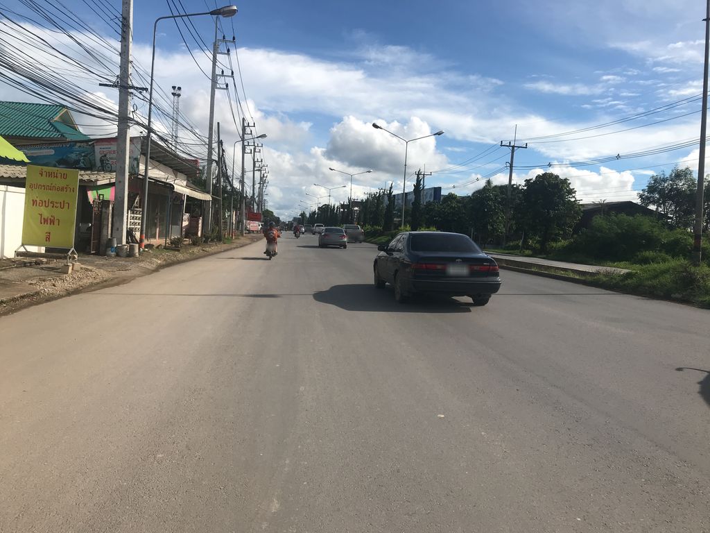 ภาพถนนตรงที่ สากล แอร์เซอร์วิส ตั้งอยู่ ถ่ายโดย wiwattantib พ.ศ. 2561 (2018) · A street-level view of where สากล แอร์เซอร์วิส · Sakla Air Service stands, by wiwattantib in 2561 (2018)