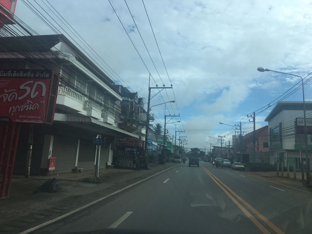 ภาพถนนตรงที่ ร้านณิชชา แฮร์&สปาแม่ขะจาน ตั้งอยู่ ถ่ายโดย wapriz พ.ศ. 2561 (2018) · A street-level view of where ร้านณิชชา แฮร์&สปาแม่ขะจาน · Ran Nit Cha Hair&Spa Mae Kha Chan stands, by wapriz in 2561 (2018)