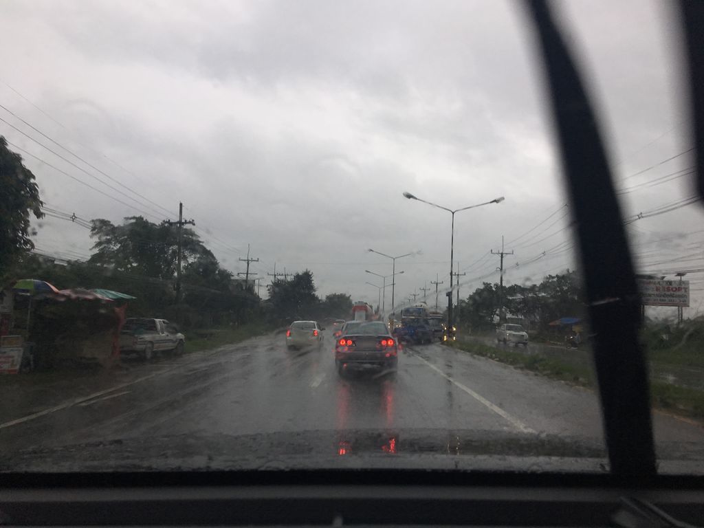 ภาพถนนตรงที่ ม๊ะตูบน้ำเงี้ยว ตั้งอยู่ ถ่ายโดย wapriz พ.ศ. 2561 (2018) · A street-level view of where ม๊ะตูบน้ำเงี้ยว · Ma Tup Nam Ngiao stands, by wapriz in 2561 (2018)