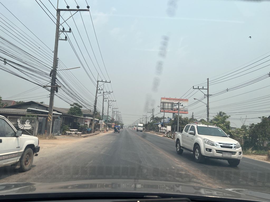 ภาพถนนตรงที่ อู่ไทยเจริญหม้อน้ำ ตั้งอยู่ ถ่ายโดย lin_wang พ.ศ. 2567 (2024) · A street-level view of where อู่ไทยเจริญหม้อน้ำ · U Thaicherin Monam stands, by lin_wang in 2567 (2024)