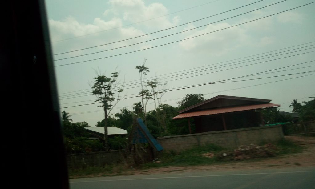 ภาพถนนตรงที่ ร้านทรัพย์ทวีการยาง ตั้งอยู่ ถ่ายโดย ozflor พ.ศ. 2562 (2019) · A street-level view of where ร้านทรัพย์ทวีการยาง · Ran Sap Thawikanyang stands, by ozflor in 2562 (2019)
