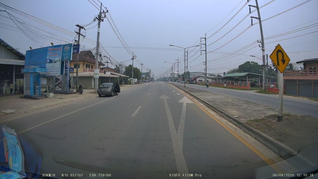 ภาพถนนตรงที่ บ้านยายคอฟฟี่ ตั้งอยู่ ถ่ายโดย ThailandCambodia พ.ศ. 2569 (2026) · A street-level view of where บ้านยายคอฟฟี่ · Ban Yai Coffee stands, by ThailandCambodia in 2569 (2026)