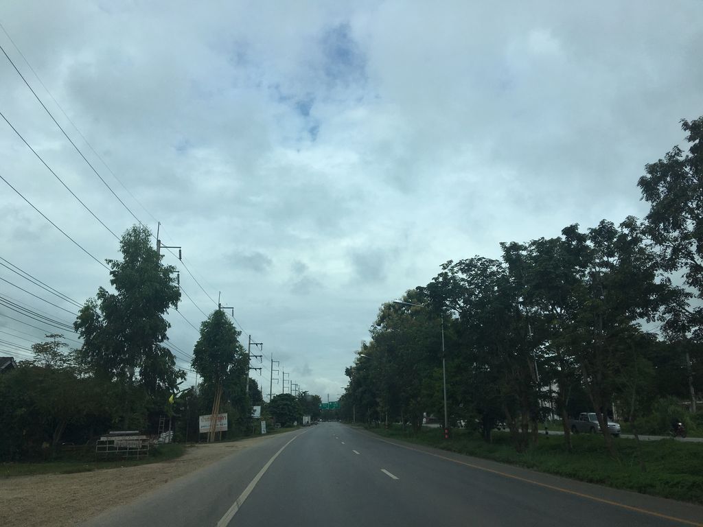 ภาพถนนตรงที่ อ๋อมเอย58คาร์แคร์ ตั้งอยู่ ถ่ายโดย wapriz พ.ศ. 2561 (2018) · A street-level view of where อ๋อมเอย58คาร์แคร์ · Omye58Car Care stands, by wapriz in 2561 (2018)