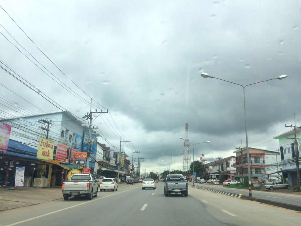 ภาพถนนตรงที่ เรือนคำ อะพาร์ตเมนต์ ตั้งอยู่ ถ่ายโดย prasert พ.ศ. 2559 (2016) · A street-level view of where เรือนคำ อะพาร์ตเมนต์ · Rueankham Aphatmen stands, by prasert in 2559 (2016)