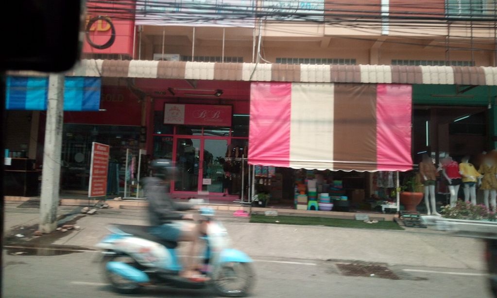 ภาพถนนตรงที่ ร้านอรรถรส ตั้งอยู่ ถ่ายโดย ozflor พ.ศ. 2562 (2019) · A street-level view of where ร้านอรรถรส · Ran Atrot stands, by ozflor in 2562 (2019)
