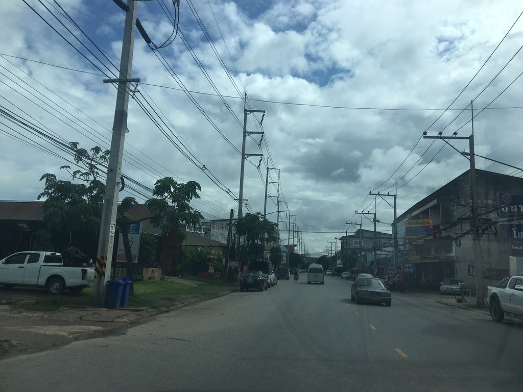 ภาพถนนตรงที่ เด่นห้าส้มตำ ตั้งอยู่ ถ่ายโดย wapriz พ.ศ. 2561 (2018) · A street-level view of where เด่นห้าส้มตำ · Denhatmatam stands, by wapriz in 2561 (2018)