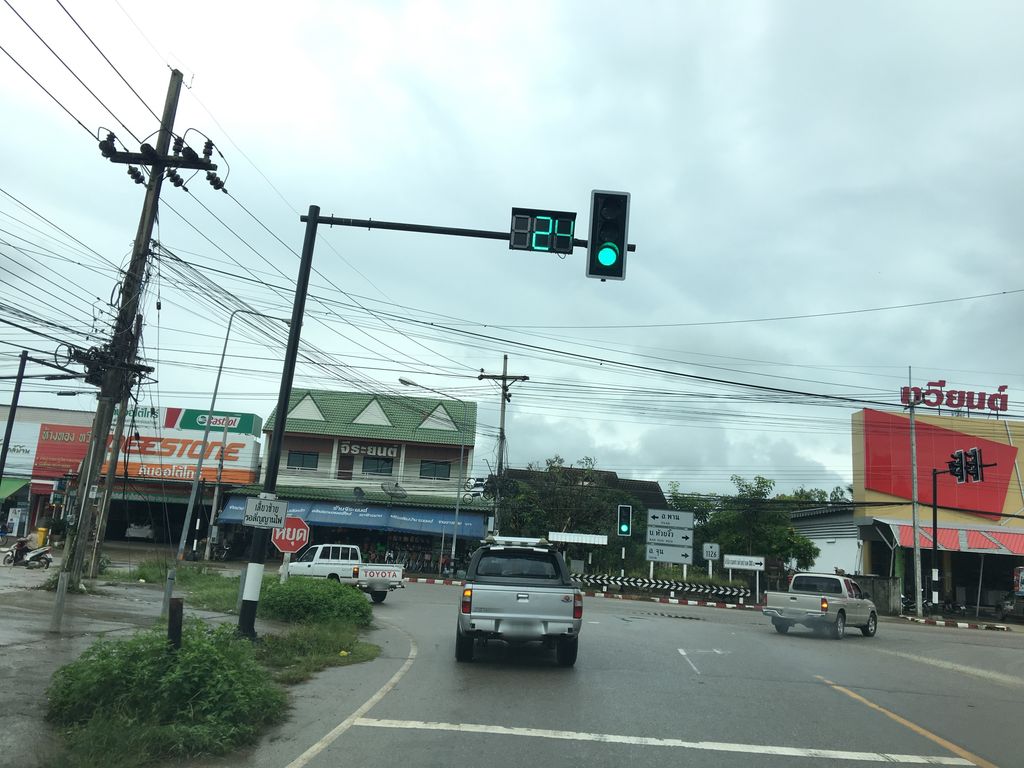 ภาพถนนตรงที่ เฮือนฮักษาสัตว์ ตั้งอยู่ ถ่ายโดย wapriz พ.ศ. 2561 (2018) · A street-level view of where เฮือนฮักษาสัตว์ · Huean Haksa Sat stands, by wapriz in 2561 (2018)