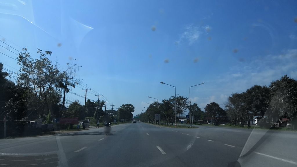 ภาพถนนตรงที่ แก้มแดง หมูกระทะ เชียงราย ตั้งอยู่ ถ่ายโดย charlesano พ.ศ. 2561 (2018) · A street-level view of where แก้มแดง หมูกระทะ เชียงราย · Kaemdaeng Mukratha Chiang Rai stands, by charlesano in 2561 (2018)